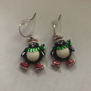 Set of 2 rings and 3 pairs of earrings, never worn